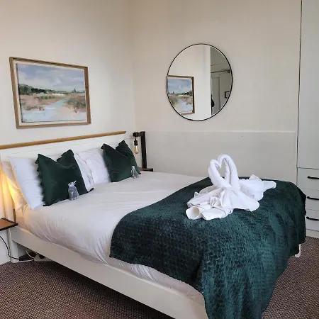 Seaview Ground Floor Flat Fast Wifi & Free Parking