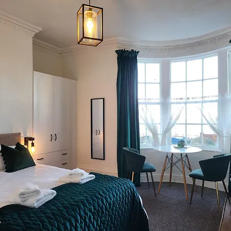 Seaview Ground Floor Flat Fast Wifi & Free Parking * Scarborough