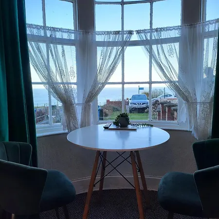 Seaview Ground Floor Flat Fast Wifi & Free Parking *