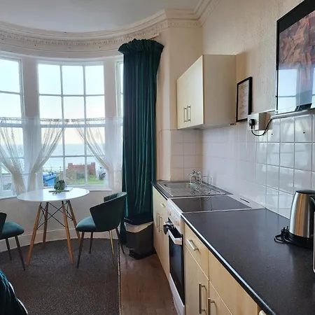 Seaview Ground Floor Flat Fast Wifi & Free Parking * Scarborough