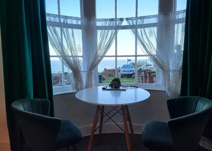 Seaview Ground Floor Flat Fast Wifi & Free Parking *