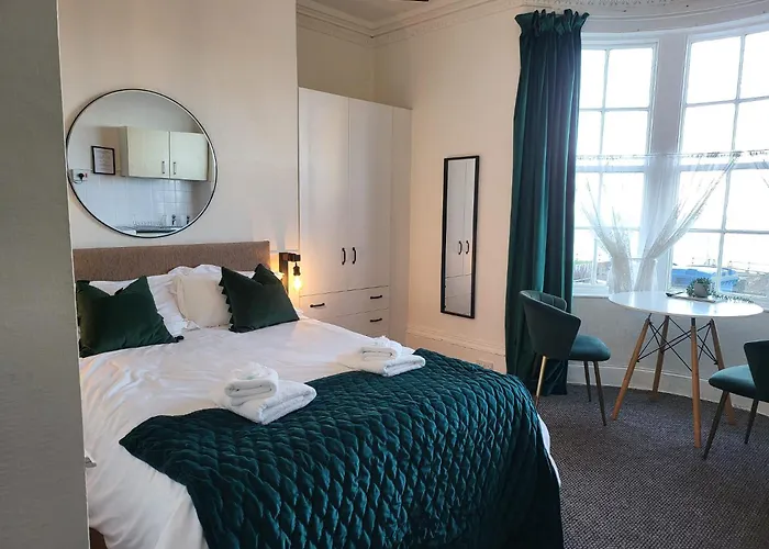 Seaview Ground Floor Flat Fast Wifi & Free Parking Scarborough